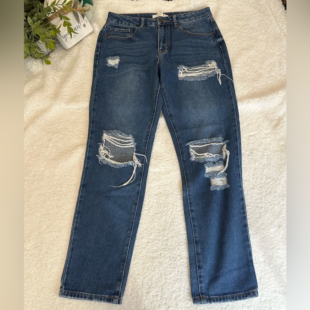 Forever 21 distressed jeans size 27
